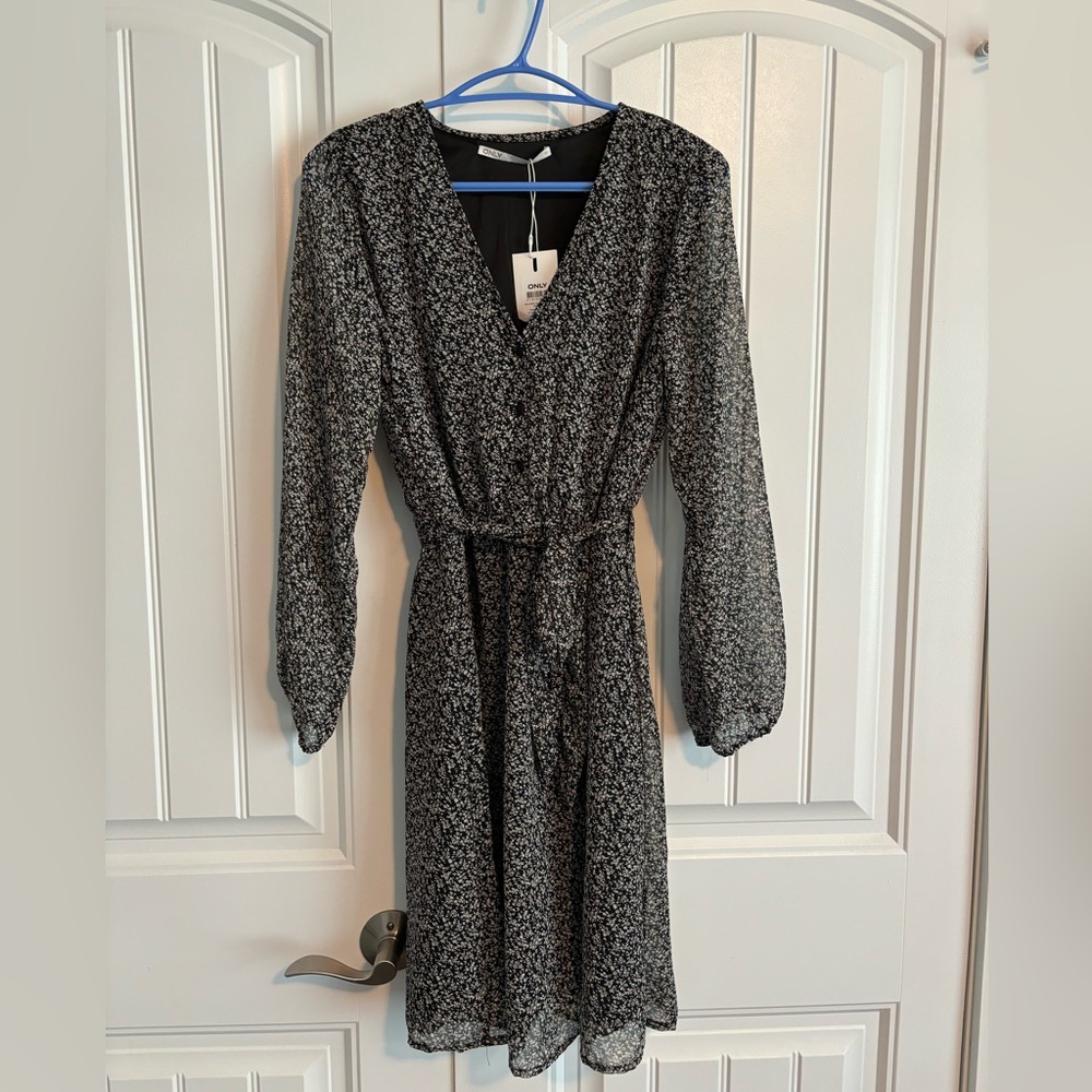 Long sleeve short dress